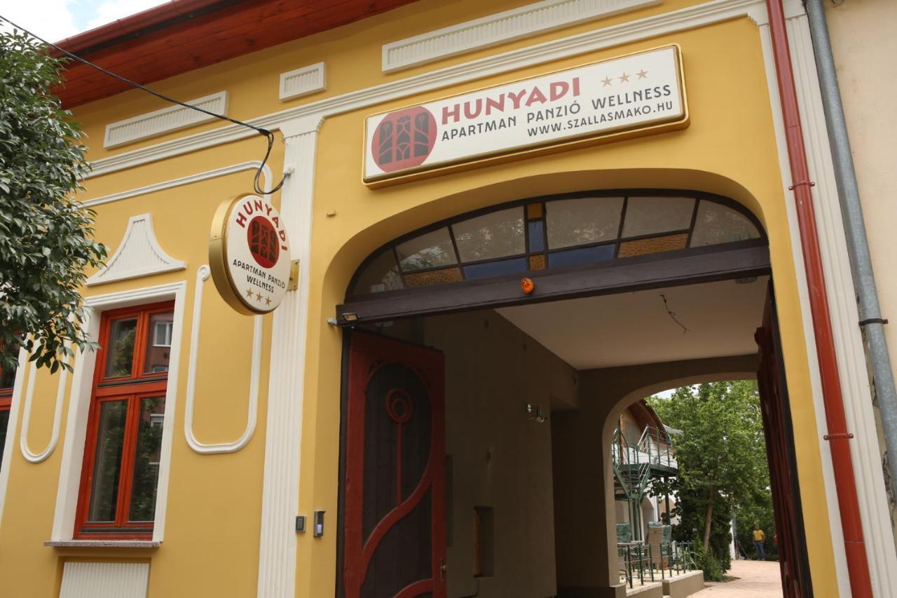 Hunyadi Panzio-Apartman Makó Екстериор снимка